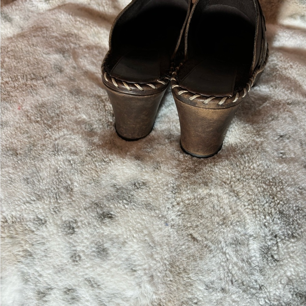 Frye - Picture 4 of 6